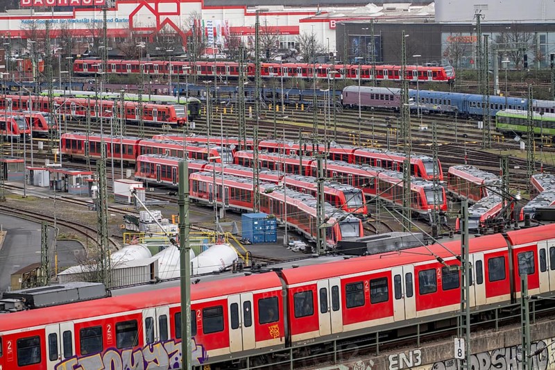 DB Regio stabling facility in Cologne Deutzerfeld, where suburban trains and regional trains wait for their turn, train on the line, Cologne Deutz, North Rhine-Westphalia, Germany, Europe