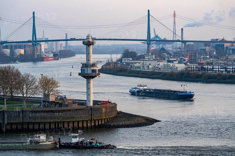 View across the Elbe to the Köhlbrand, estuary of the Süderelbe into the Norderelbe, with Köhlbrand bridge, radar tower, Hamburg, Germany, Europe