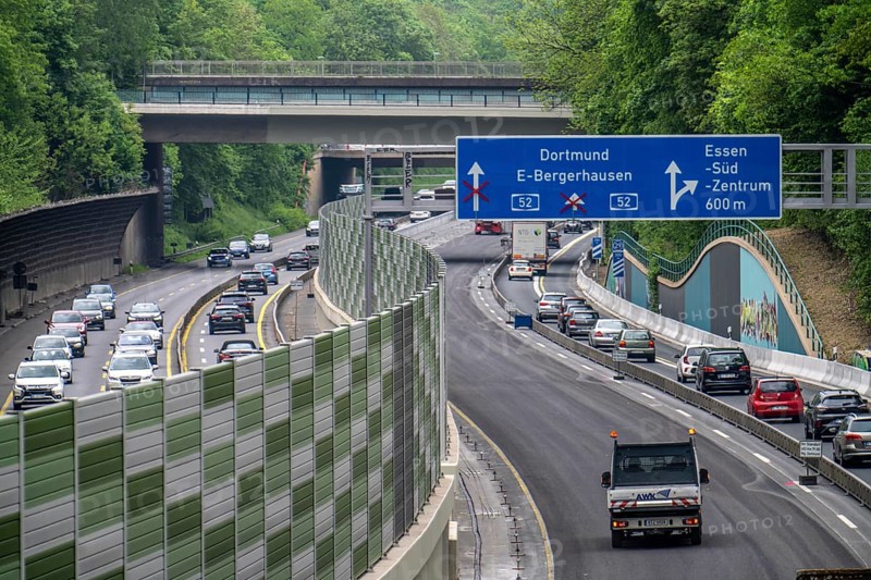 Motorway construction site on the A52 in Essen, complete refurbishment of the carriageways in both directions, over 8 years, narrowed lanes, new noise barrier and gantries, new road surface, new asphalt surface, North Rhine-Westphalia, Essen
