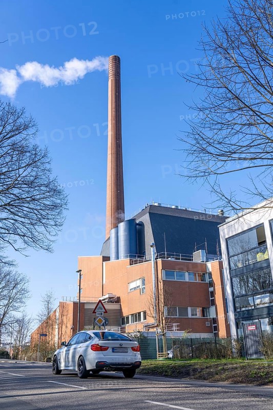 The Igony heating plant in Essen-Rüttenscheid, a district heating plant fuelled by natural gas, which supplies the Essen University Hospital and the Alfried Krupp Hospital, among others, and these residential buildings with district heating all year round, North Rhine-Westphalia, Germany, Europe
