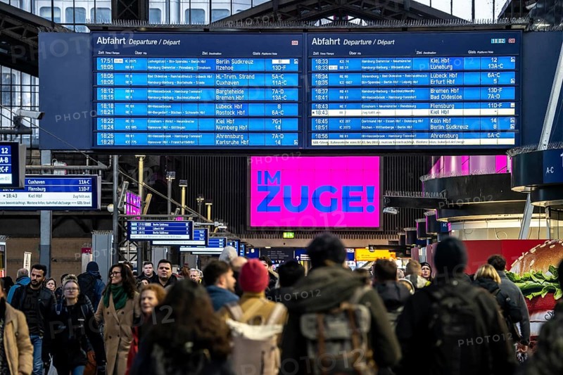 Display boards at Hamburg central station, evening rush hour, in front of another GDL, train drivers strike, full station, Wandelhalle, Germany, Europe