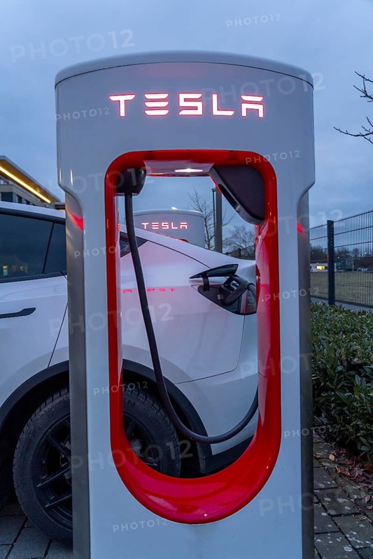 Tesla Supercharger Station, fast charging stations from Tesla, Paderborn, North Rhine-Westphalia, Germany, Europe
