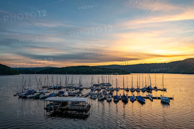 Lake Rursee, reservoir in the Eifel National Park, north-east bank near Heimbach, near the Rur dam Schwammenauel, sailing boats on the floating jetty, North Rhine-Westphalia, Germany, Europe