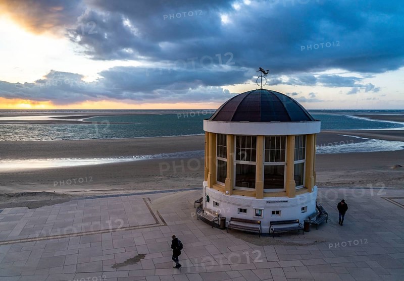 Music pavilion on the beach promenade, North Sea island of Borkum, sunset, East Frisia, Lower Saxony, Germany, Europe