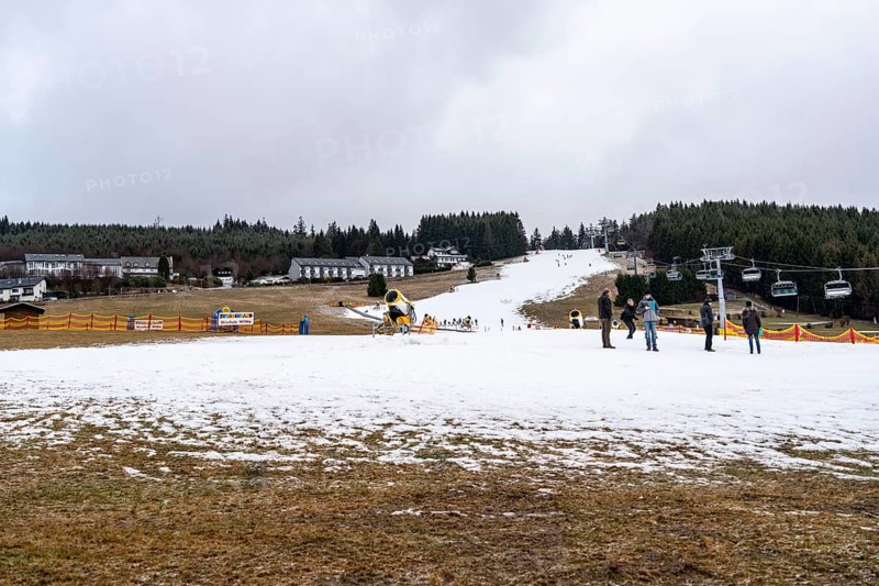 Ritzhagen beginners' ski area, operated with artificial snow from snow cannons, Willingen, Sauerland, Hesse, Germany, Europe