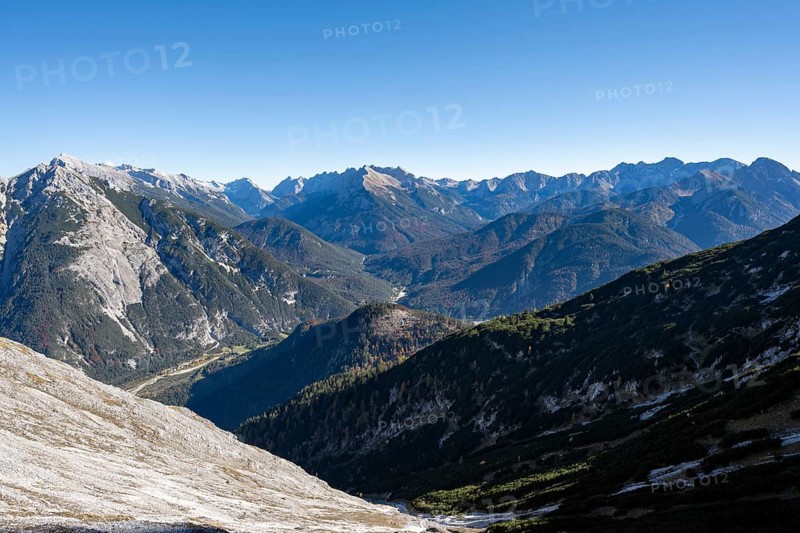 Mountain landscape in autumn, view of the Upper Isar Valley with Pleisenspitze in the Karwendel, ascent to the Große Arnspitze, near Scharnitz, Bavaria, Germany, Europe
