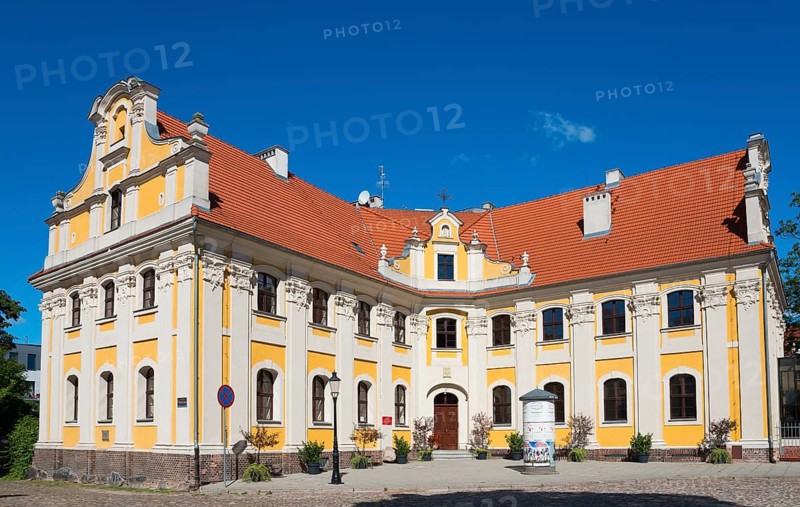 Historic baroque building with yellow façade and red tiled roof, Poznan Sródka, Former Philippine Monastery, Municipality, Poznan, Posnan, Poznan, Greater Poland Voivodeship, Poland, Europe