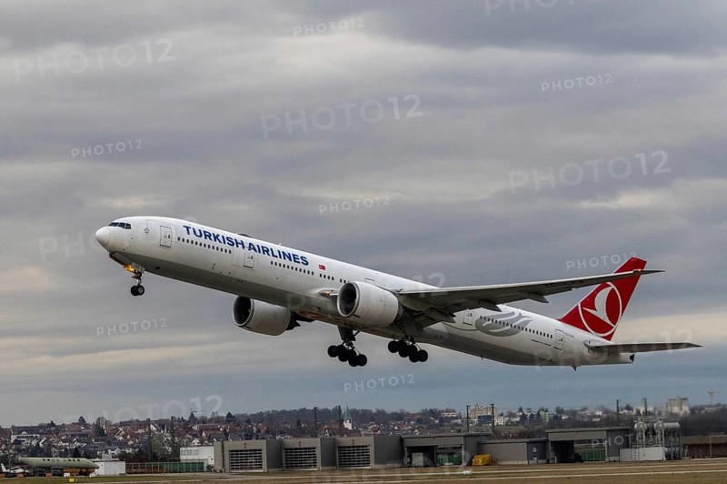 Turkish Airlines with Boeing 777 in Stuttgart a rare guest with this aircraft