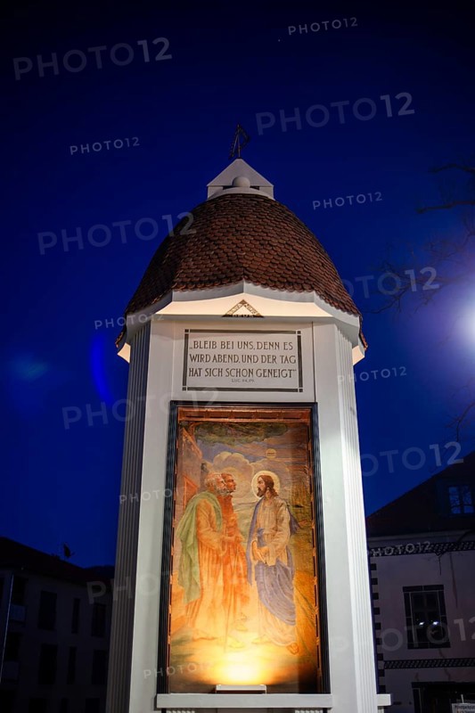Fresco, Jesus appears to the disciples, wayside shrine with biblical quotation, night shot, Trofaiach, Styria, Austria, Europe