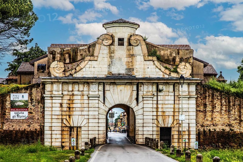 Porta Aquileia, one of the three city gates, planned city with a star-shaped layout, Palmanova, Unesco World Heritage Site, Friuli, Italy, Palmanova, Friuli, Italy, Europe