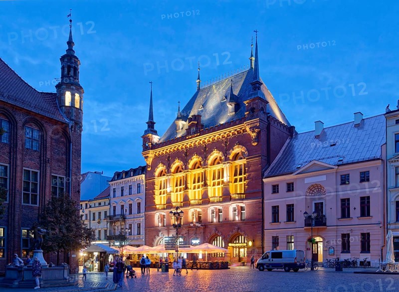 The Areszt sledczy in the medieval old town of Thorn, illuminated in the evening. The historic city centre of Torun is a UNESCO World Heritage Site. Torun, Kujawsko-Pomorskie, Poland, Europe