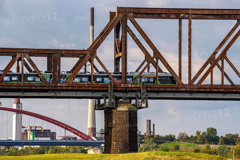 The railway bridge Duisburg-Hochfeld-Rheinhausen, over the Rhine, regional trains and many goods trains cross the Rhine here, from 1950, steel truss bridge, in the background the Bridge of Solidarity in DU-Rheinhausen, road bridge, Duisburg, North Rhine-Westphalia, Germany, Europe