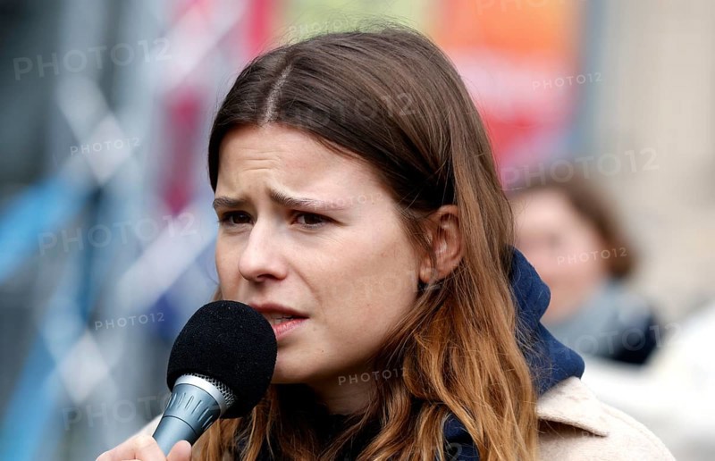 Luisa Neubauer speaks during a demonstration by Fridays for Future for compliance with climate targets and the resignation of Transport Minister Volker Wissing at the Federal Ministry of Transport, Berlin, 31 March 2023