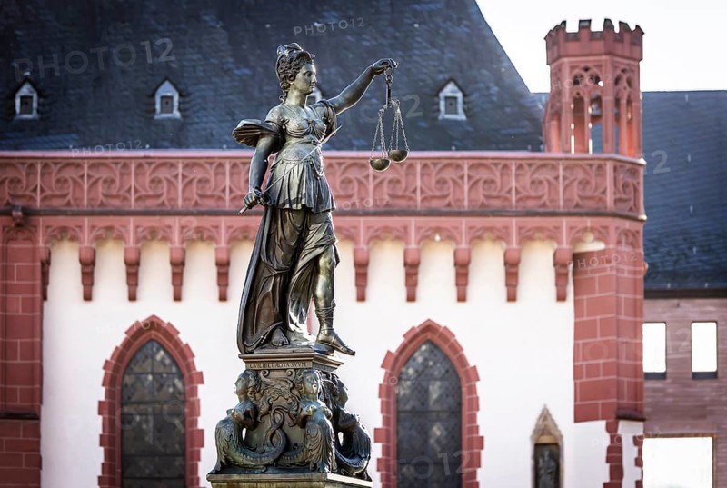 Justitia, Roman goddess of justice. Römerberg, city centre of Frankfurt am Main, Hesse, Germany, Europe