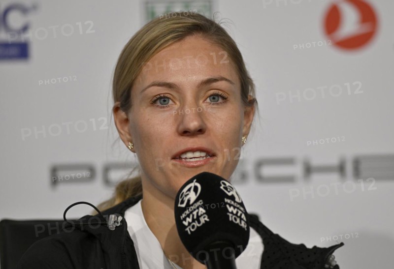 Angelique Kerber (GER) portrait, press conference, press conference, interview, microphone, mike, logo, WTA, tennis, Porsche Cup 2024, Porsche Arena, Stuttgart, Baden-Württemberg, Germany, Europe