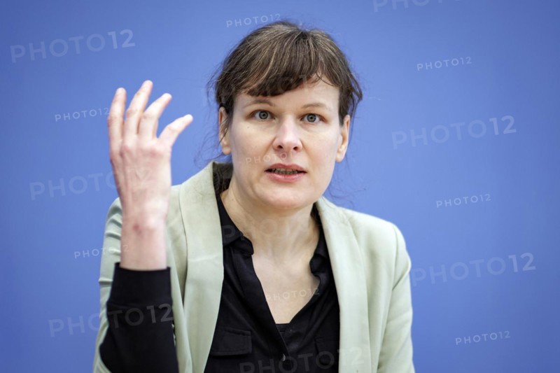 Stefanie Langkamp, Managing Director of Politics at Climate Alliance Germany, took part in a press conference on the topic of Averting cuts, securing future investments: In favour of a change of course in financial and budgetary policy at the Federal Press Conference. Berlin, 11.04.2024