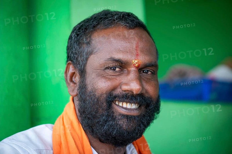 Laughing Pilgrim, Minakshi or Meenakshi or Sri Minakshi Sundareshwara Temple, Madurai, Tamil Nadu, India, Asia