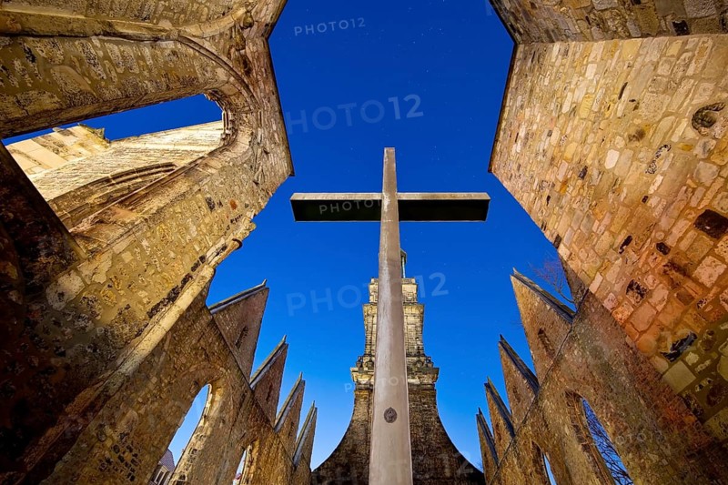 Aegidienkirche with apsis cross in the evening, not rebuilt, memorial to the victims of war and violence, Hanover, Germany, Europe