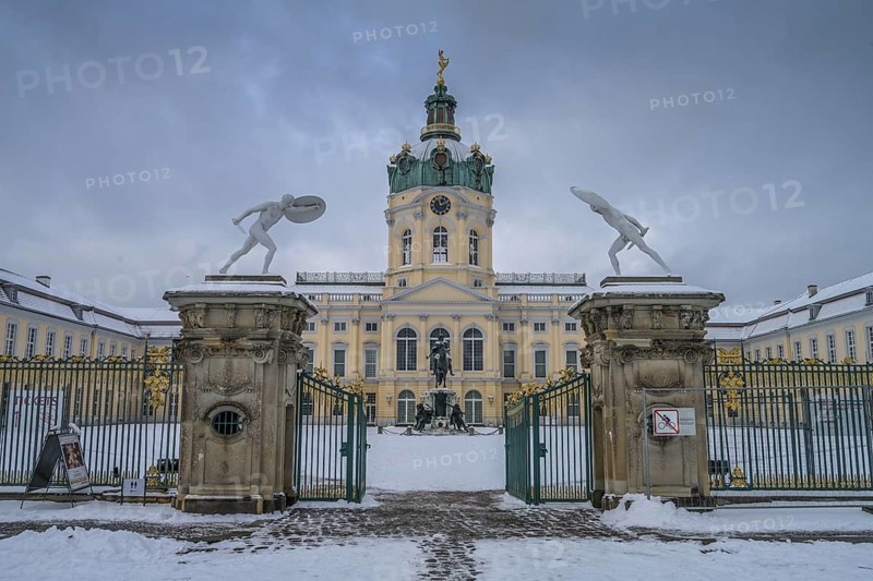 Figures, Fighter with shield, Charlottenburg Palace, Spandauer Damm, Charlottenburg, Berlin, Germany, Europe