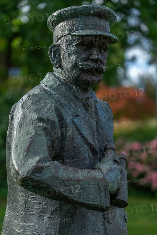 Statue of Count Ferdinand Zeppelin, binoculars, cap, Friedrichshafen on Lake Constance, Baden-Württemberg, Germany, Europe