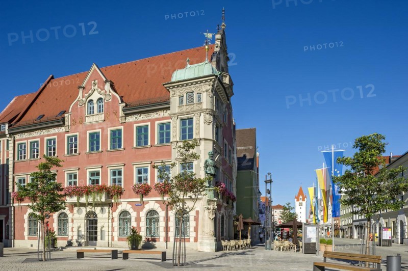Town hall, former weaver's house in neo-renaissance style, Marienplatz, old town centre, Mindelheim, Swabia, Bavaria, Germany, Europe