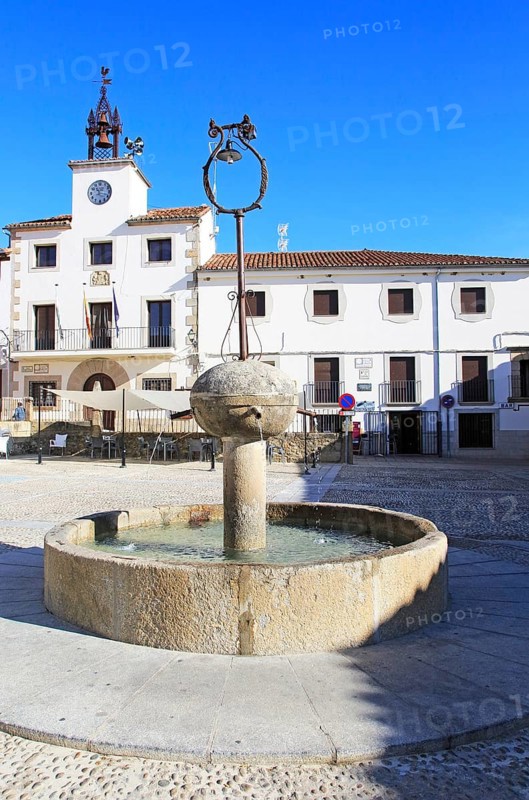 Traditional architecture Plaza Mayor, village of Cuacos de Yuste, La Vera, Extremadura, Spain, Europe