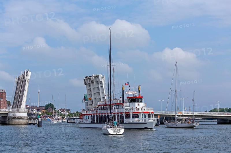 Open bascule bridge, excursion ship Schlei Princess, sailing boats, Kappeln, Schlei, Schleswig-Holstein, Germany, Europe