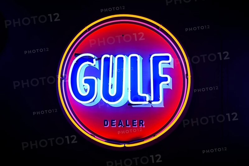 Illuminated advertising Gulf Dealer