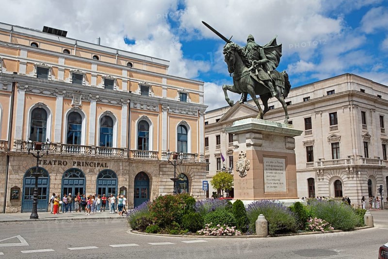 Equestrian statue of El Cid, the Spanish national hero in the old town, on the left the theatre, Burgos, province of Burgos, Castile and Leon, Spain, Europe