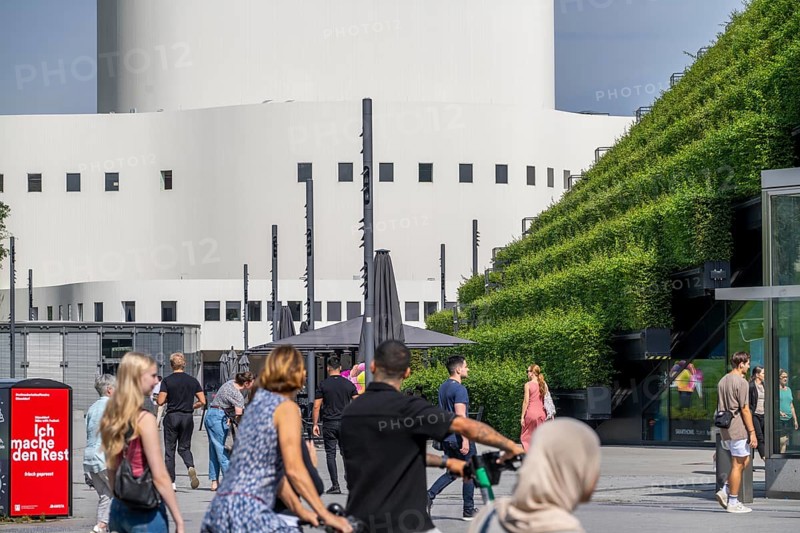 Green façade, consisting of over 30, 000 hornbeams, which form a hedge a good 8 kilometres long, on the roof and façade of the Kö-Bogen-2 building largest green façade in Europe, Düsseldorfer Schauspielhaus, Düsseldorf North Rhine-Westphalia, Germany, Europe