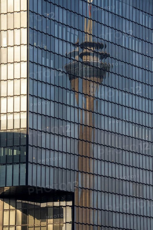 Düsseldorf Media Harbour, facade of the Hyatt Regency Hotel, reflection of the Rhine Tower, North Rhine-Westphalia, Germany, Europe