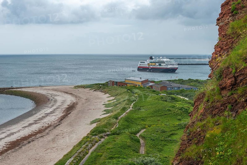 Passenger ship Maud, Hurtigruten Expeditions in the roadstead off the offshore island of Heligoland, Buntsandstein cliff, Nordstrand, youth hostel, North Sea, Schleswig-Holstein, Pinneberg district, Schleswig-Holstein, Germany, Europe