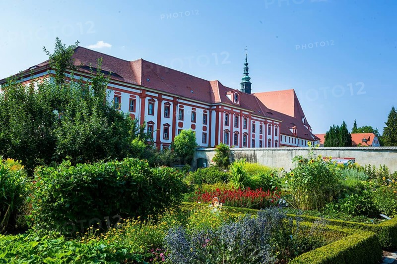 The Cistercian monastery of St Marienstern (sorb. Marijina Hwezda) is located on the Klosterwasser in Panschwitz-Kuckau in Upper Lusatia in Saxony. Sankt Marienstern is one of the few religious houses that have served the same purpose since their foundation. Even today, 19 Cistercian nuns live and work in the monastery with Abbess Benedicta Waurick and, in addition to the solemn Liturgy of the Hours, pastoral care and work in the house and garden, they also dedicate themselves to the care, education and employment of disabled people who are accommodated in several residential areas. Parts of the monastery are freely accessible. These include: The monastery church, monastery garden, monastery museum, monastery restaurant and monastery shop. The cloister as the nuns' living space and the cloister are naturally not open to the public. Only for the 1st Saxon State Exhibition in 1998 did the convent open this area for the exhibition and its visitors, St. Mariestern Convent, convent garden, ...