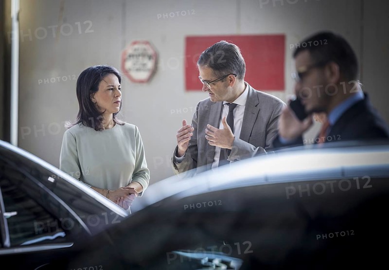 Annalena Bärbock (Alliance 90/The Greens), Federal Foreign Minister, photographed during her trip to Israel. Jerusalem. Here on the way to Ramallah at the Beituniya checkpoint, where the delegation has to change vehicles
