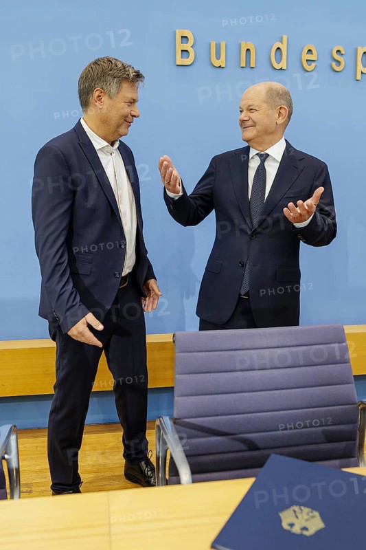 Olaf Scholz (SPD), Federal Chancellor, and Robert Habeck (Alliance 90/The Greens), Federal Minister for Economic Affairs and Climate Protection and Vice-Chancellor, present the 2025 budget at the BPK. Berlin, 05.07.2024. Photographed on behalf of the Federal Ministry of Finance