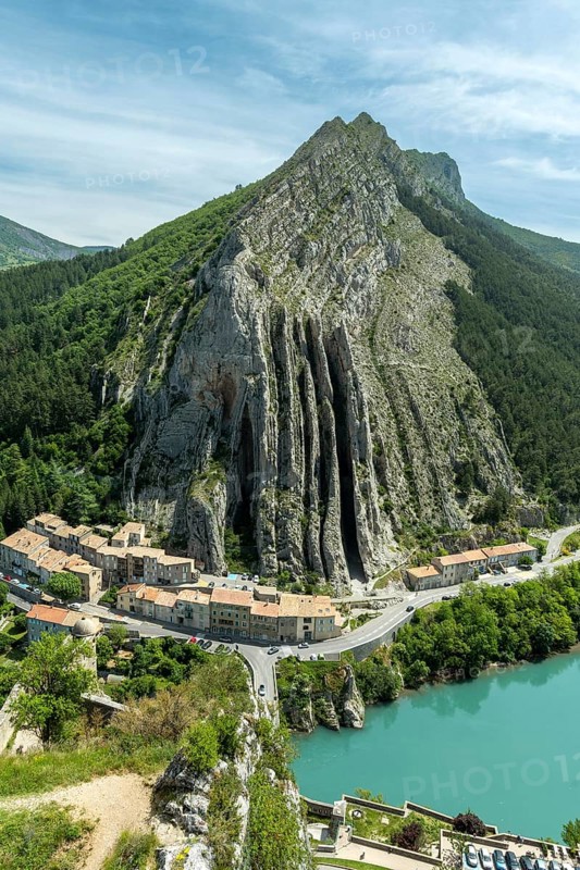 Sisteron. View from the foot of the Citadel on the Baume rock and the Durance river, Alpes-de-Haute-Provence. Provence-Alpes-Côte d'Azur. France