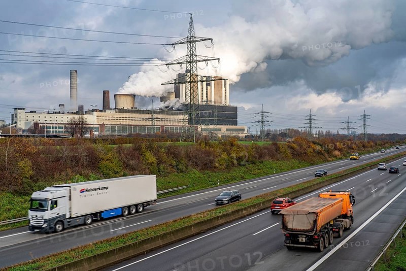 RWE Power AG's Weisweiler lignite-fired power plant in Eschweiler-Weisweiler, base load power plant, burns lignite from the Inden opencast mine, A4 motorway, North Rhine-Westphalia, Germany, Europe