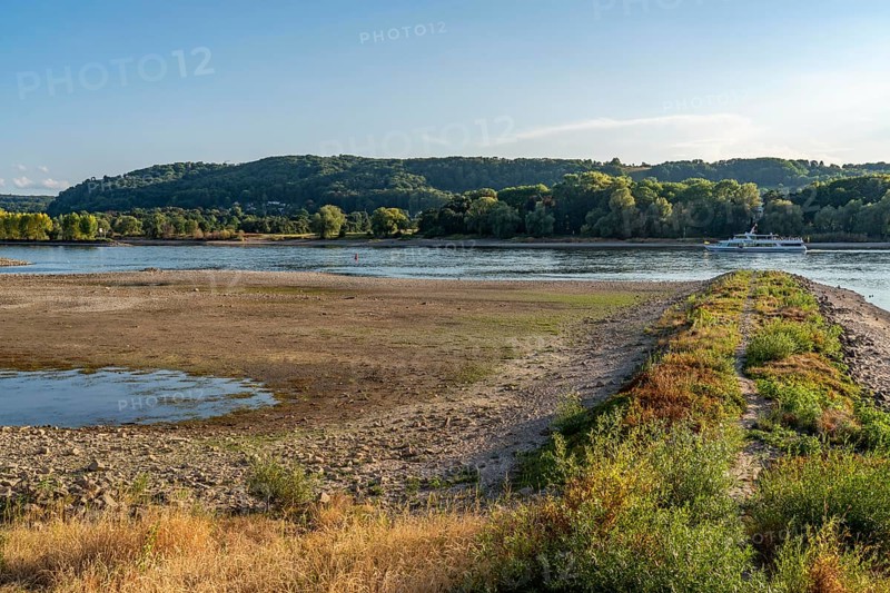 The Rhine at extremely low water, near Bad Honnef Rhöndorf, below the Drachenfels, Nonnenwerth Island, dry Rhine banks, cargo ship, with very reduced cargo, North Rhine-Westphalia, Germany, Europe