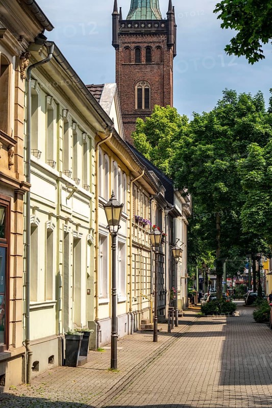 Duisburg-Ruhrort harbour district, residential buildings, St. Maximilian's Church, Fabrikstrasse, North Rhine-Westphalia, Germany, Europe