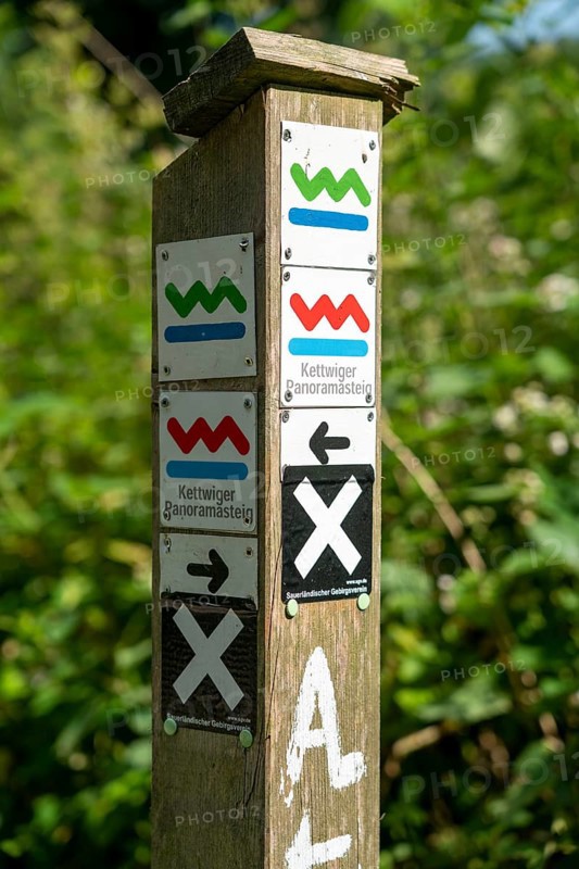 Hiking signs of the Baldeneysteig and the Kettwiger Panoramasteig, hiking trails in Essen, North Rhine-Westphalia, Germany, Europe