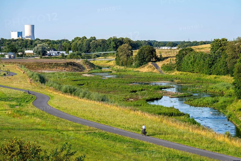 Emscherland, a new nature and water adventure park on the renaturalised Emscher, at the water crossing of the Emscher with the Rhine-Herne Canal, Emscher cycle path, behind the Datteln IV coal-fired power station, with lots of nature and recreational areas and information centres on the Emscher conversion and regional nature, North Rhine-Westphalia, Germany, Europe