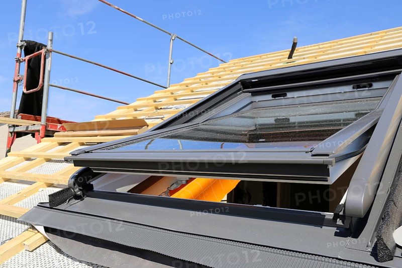 Installation and assembly of new roof windows as part of a roof covering