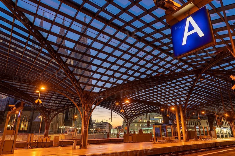3-day strike by the railway union GDL, only very few local and long-distance trains run, empty Cologne Central Station, which is otherwise full of travellers and trains at rush hour, Cologne, North Rhine-Westphalia, Germany, Europe