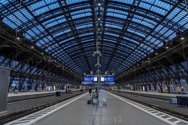 3-day strike by the railway union GDL, only very few local and long-distance trains run, empty Cologne Central Station, which is otherwise full of travellers and trains at rush hour, Cologne, North Rhine-Westphalia, Germany, Europe