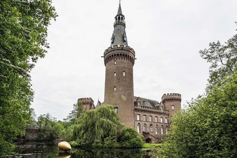 Schloss Moyland, moated castle, museum of modern art, Bedburg-Hau, Lower Rhine, North Rhine-Westphalia, Germany, Europe