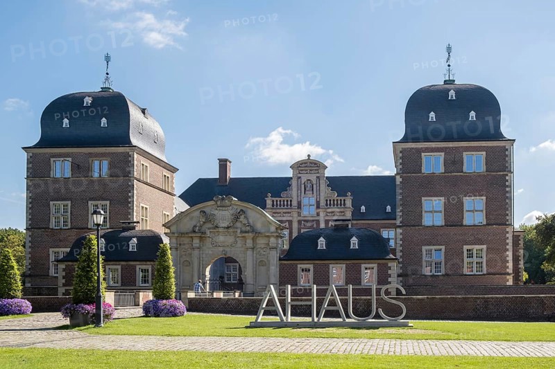 Ahaus Baroque and moated castle, today the seat of the Ahaus Technical Academy, Ahaus, Münsterland, North Rhine-Westphalia, Germany, Europe