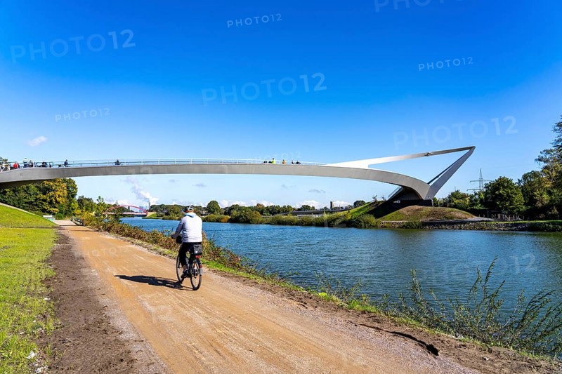 New bridge over the Rhine-Herne Canal and the Emscher, leap over the Emscher, bicycle and pedestrian bridge, 412 metres long, at the so-called Emscherland, Castrop-Rauxel water cross, North Rhine-Westphalia, Germany, Europe