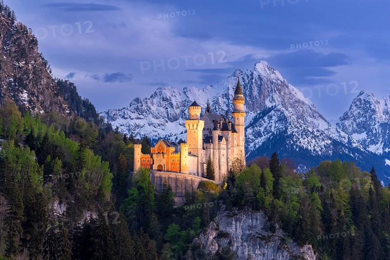 Neuschwanstein Castle near Füssen, Schwangau, Allgäu Alps, night shot, illuminated, snow, East Allgäu, Bavaria, Germany, Europe