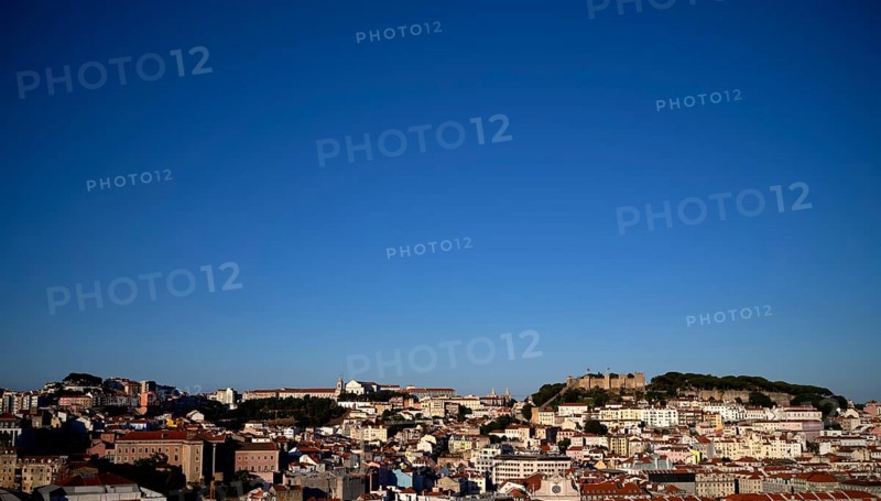 View from the viewpoint Miradouro de São Pedro de Alcântara to Castelo de São Jorge, city view, Lisbon, Portugal, Europe