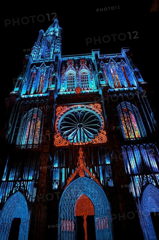 Illumination of the Cathédrale Notre Dame de Strasbourg, Strasbourg Cathedral, Unesco World Heritage Site, Strasbourg, Département Bas-Rhin, Alsace, France, Europe